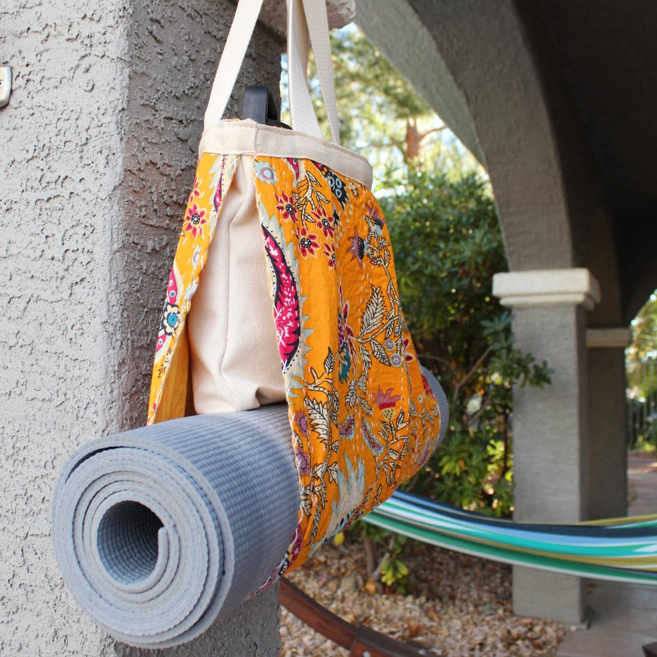 yoga Mat carrier bag with tote bag side viiew